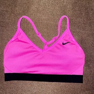 Nike women’s light support sports bra Small